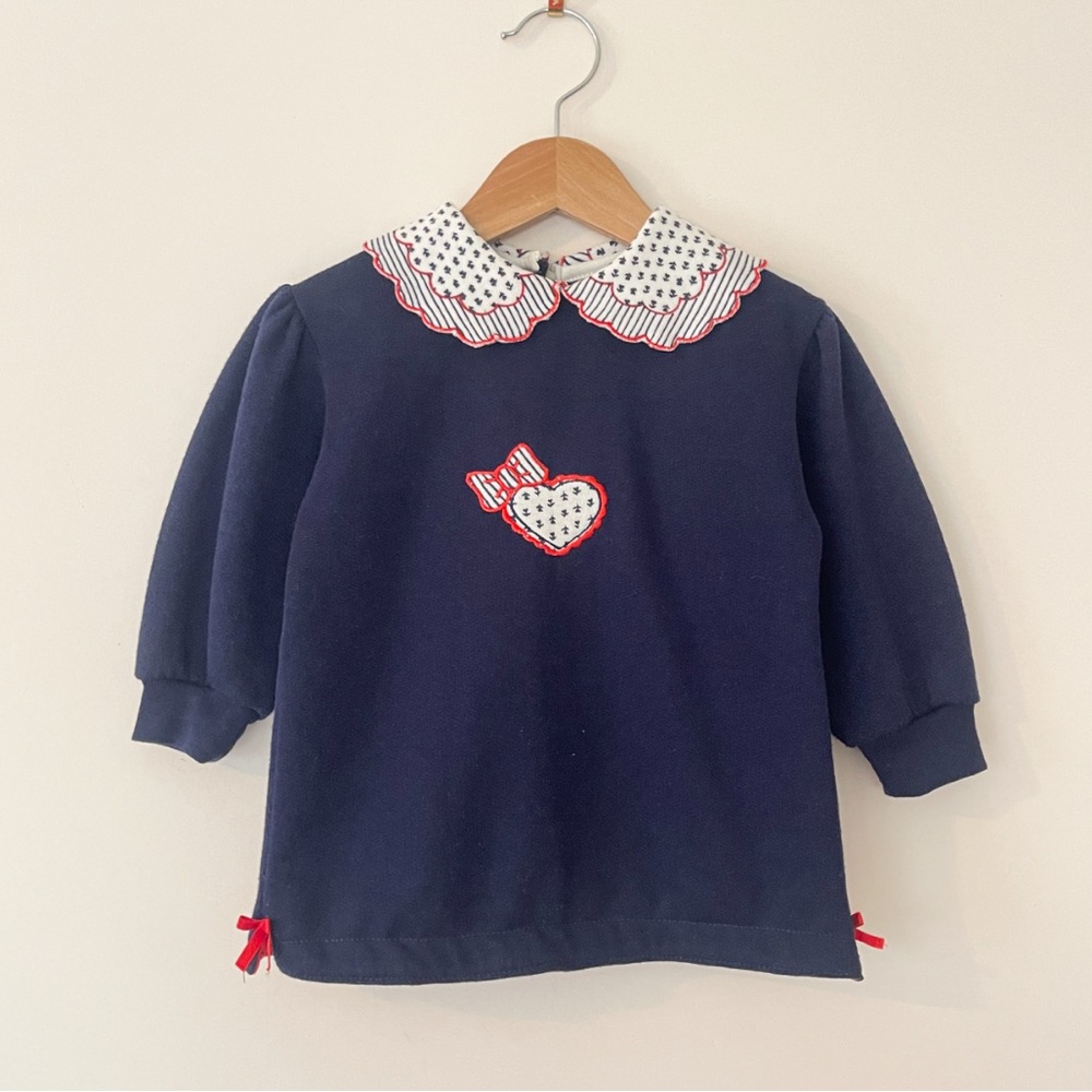 VINTAGE VGUC Navy Scalloped Peter Pan Collar Heart Appliqué Knit Pullover